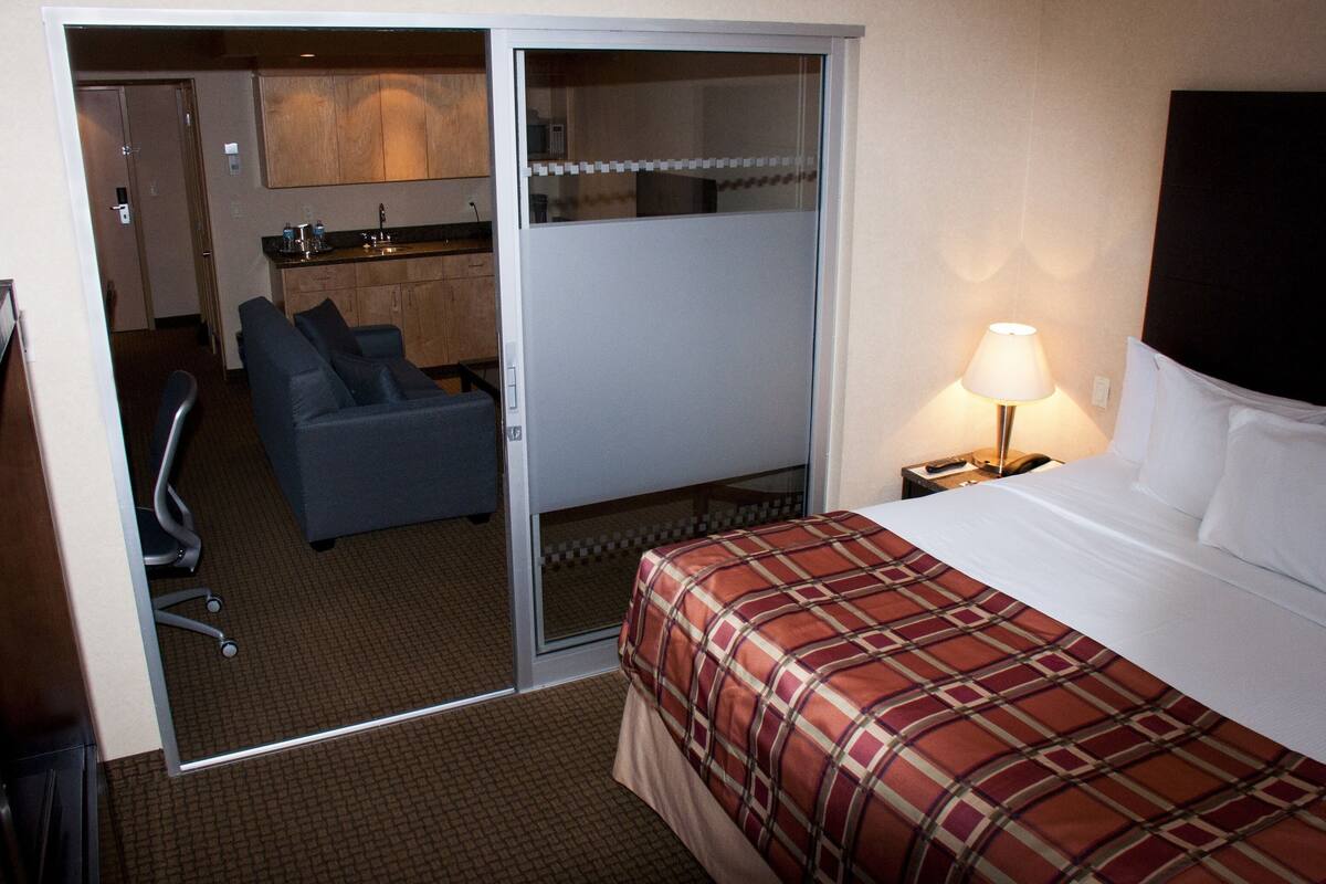 Radisson Hotel Red Deer In Red Deer Canada Expedia