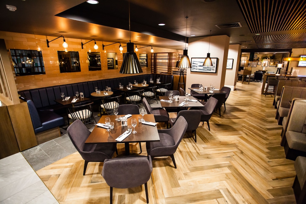 Restaurant, Crowne Plaza Leeds, an IHG Hotel