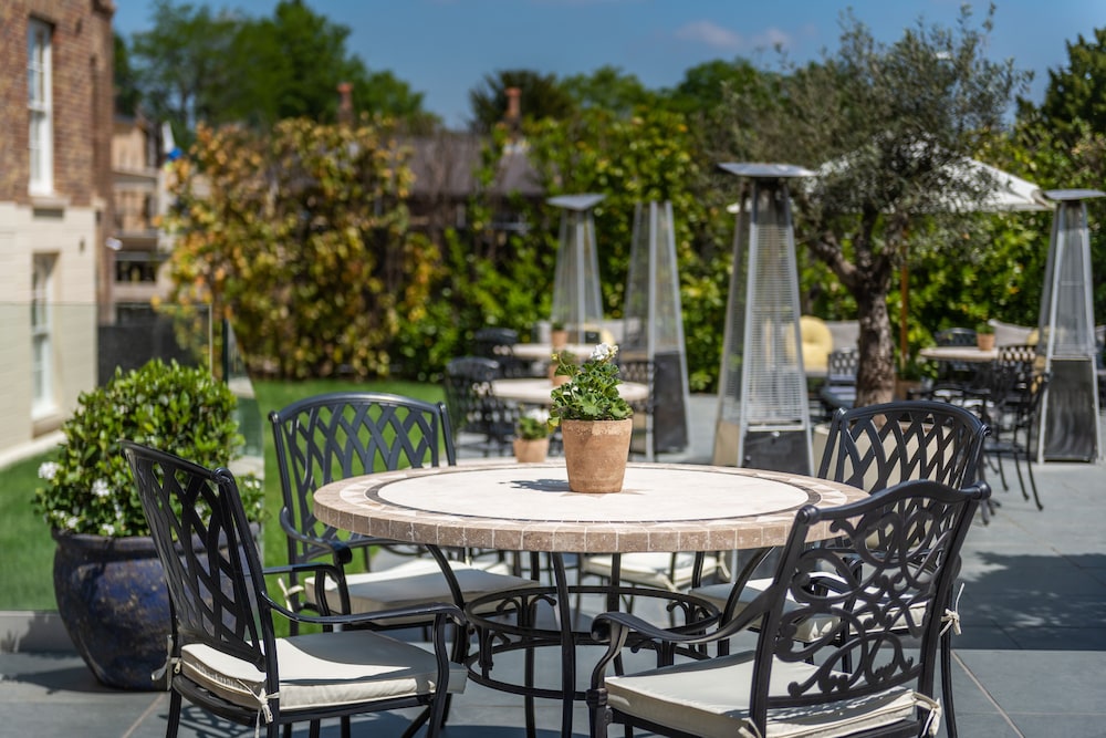 Outdoor dining, Richmond Harbour Hotel & Spa