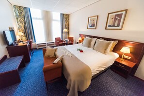 In-room safe, desk, laptop workspace, blackout drapes