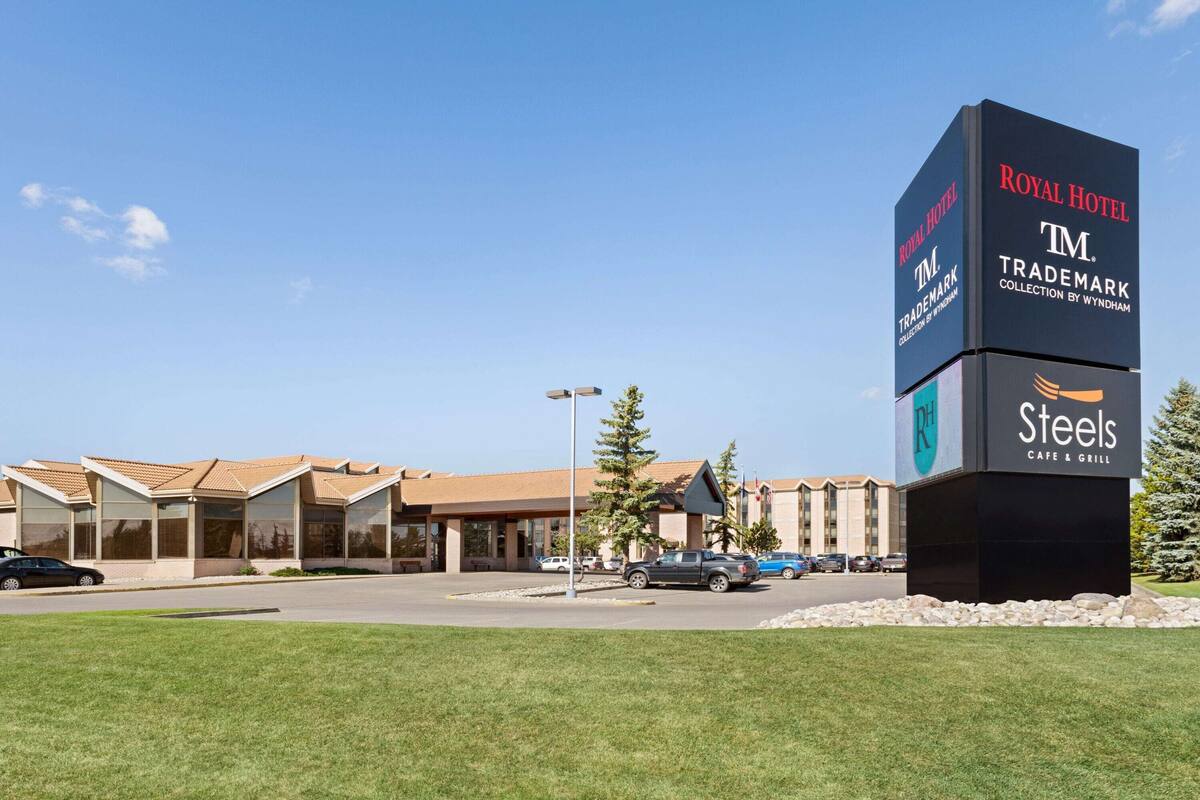 Book The Executive Royal Hotel West Edmonton In Ab Canada Book The Executive Royal Hotel West Edmonton In Ab Canada