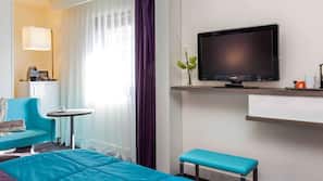 Hochwertige Bettwaren, Minibar, Zimmersafe, Schreibtisch
