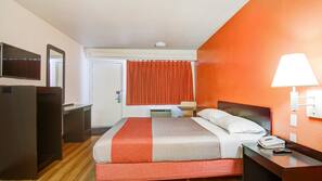 Free WiFi, linens