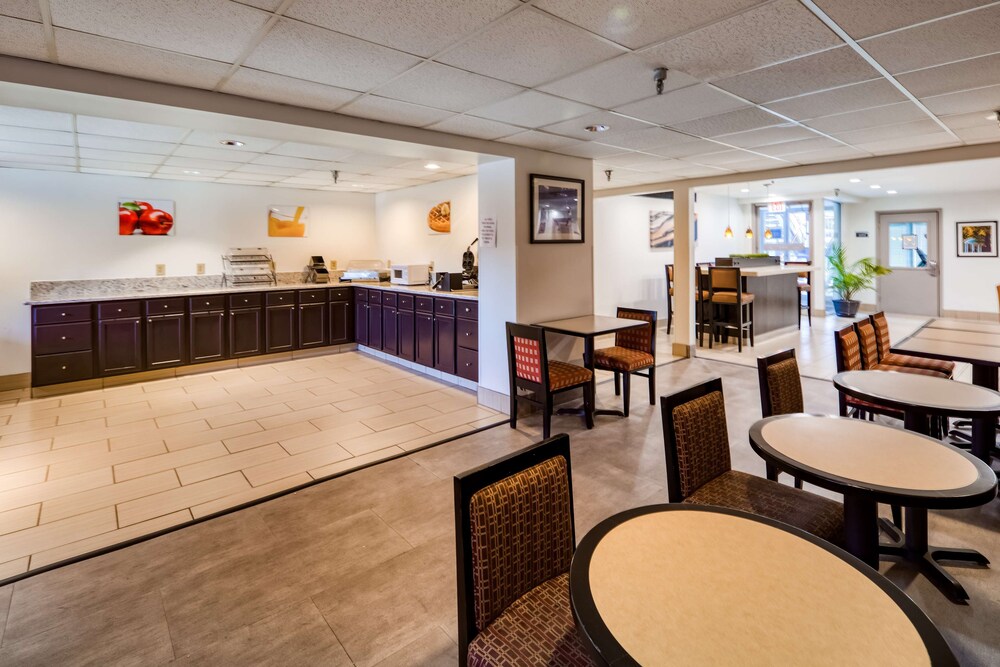 Breakfast area, SureStay Plus Hotel by Best Western Durham Medical Center