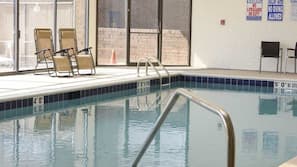 Una piscina cubierta