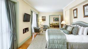 Egyptian cotton sheets, premium bedding, pillow top beds, minibar