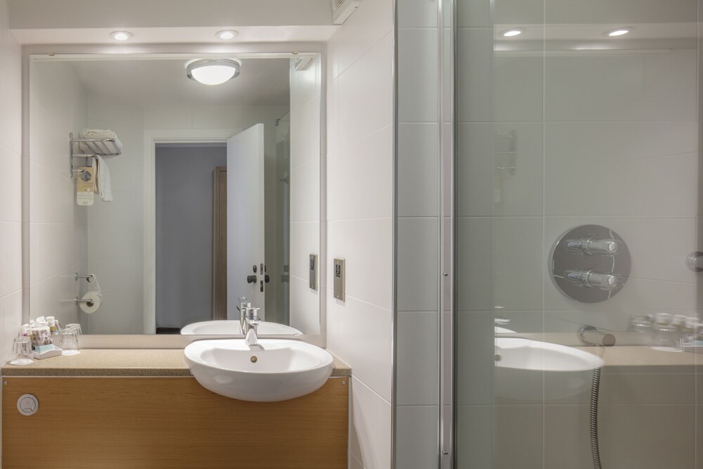 Bathroom sink, Mercure Hatfield Oak