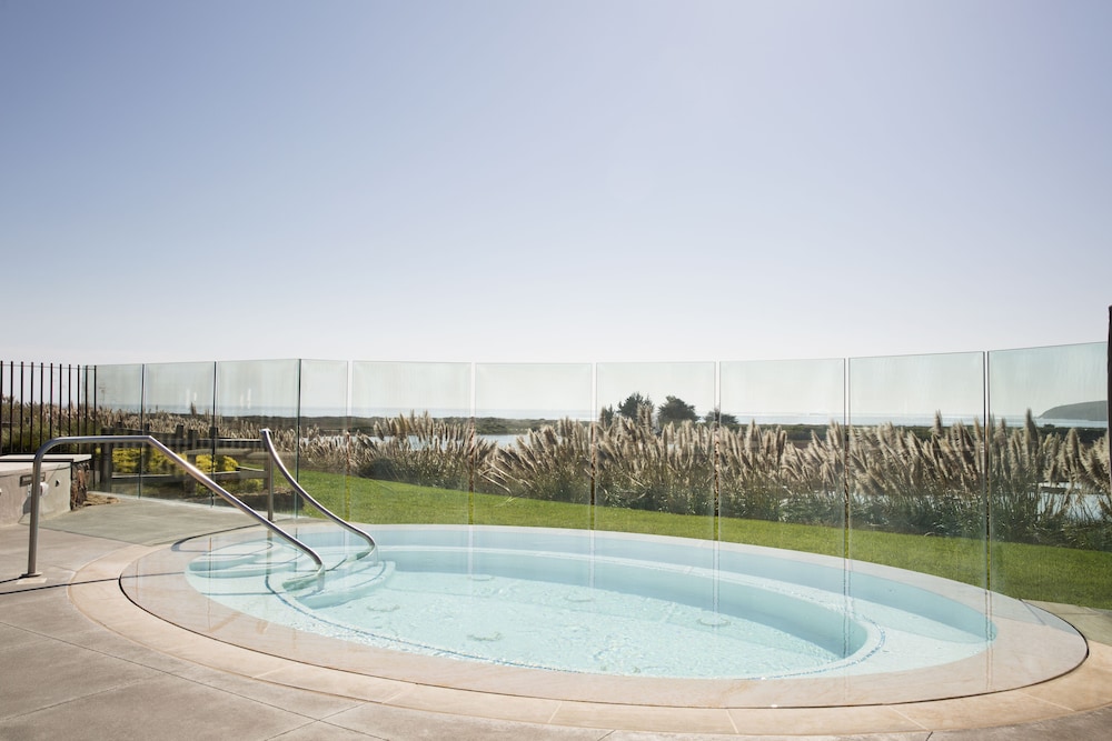 Outdoor spa tub, The Lodge at Bodega Bay