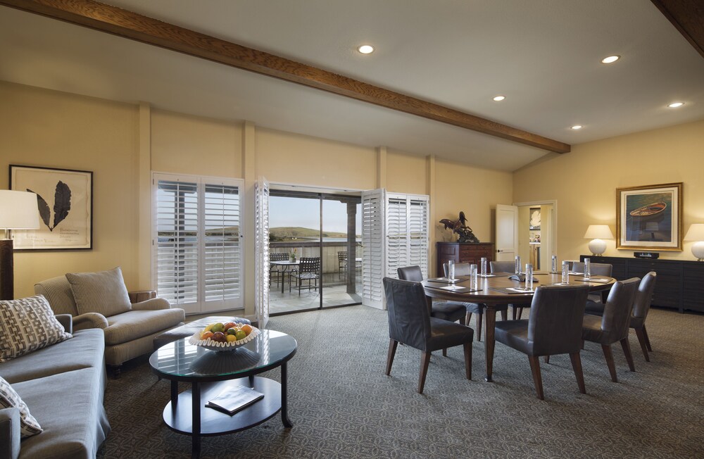 Living area, The Lodge at Bodega Bay