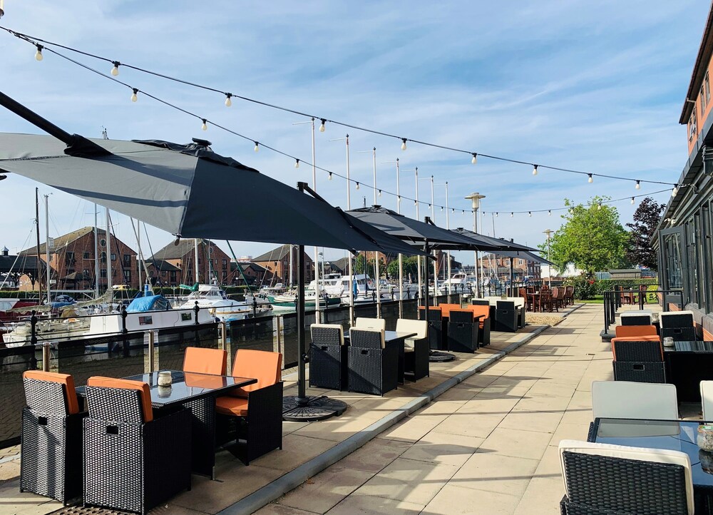 Terrace/patio, Holiday Inn Hull Marina, an IHG Hotel