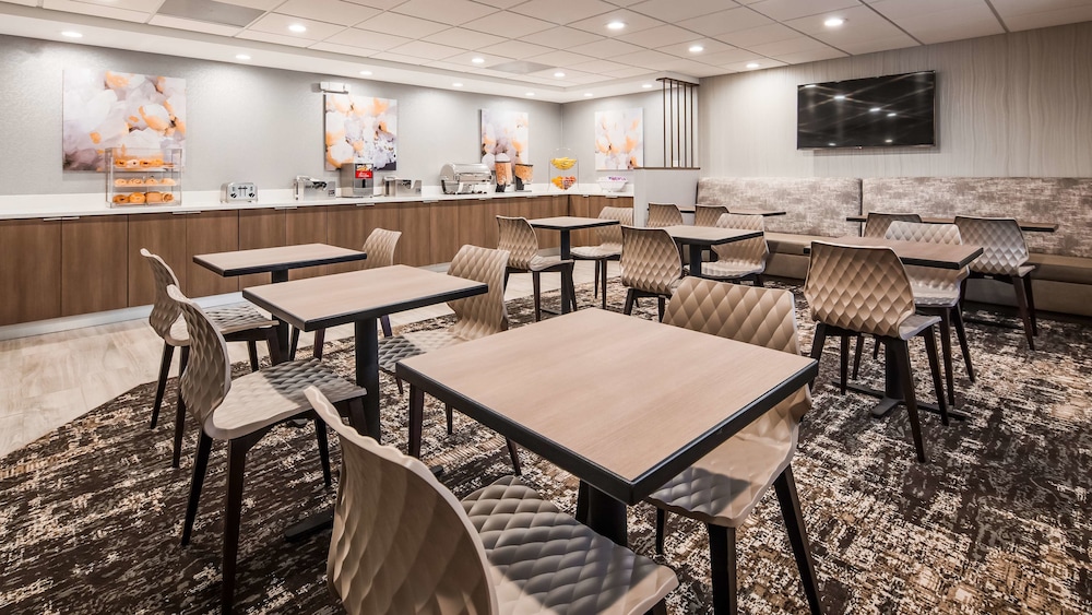 SureStay Plus Hotel by Best Western Chicago Lombard