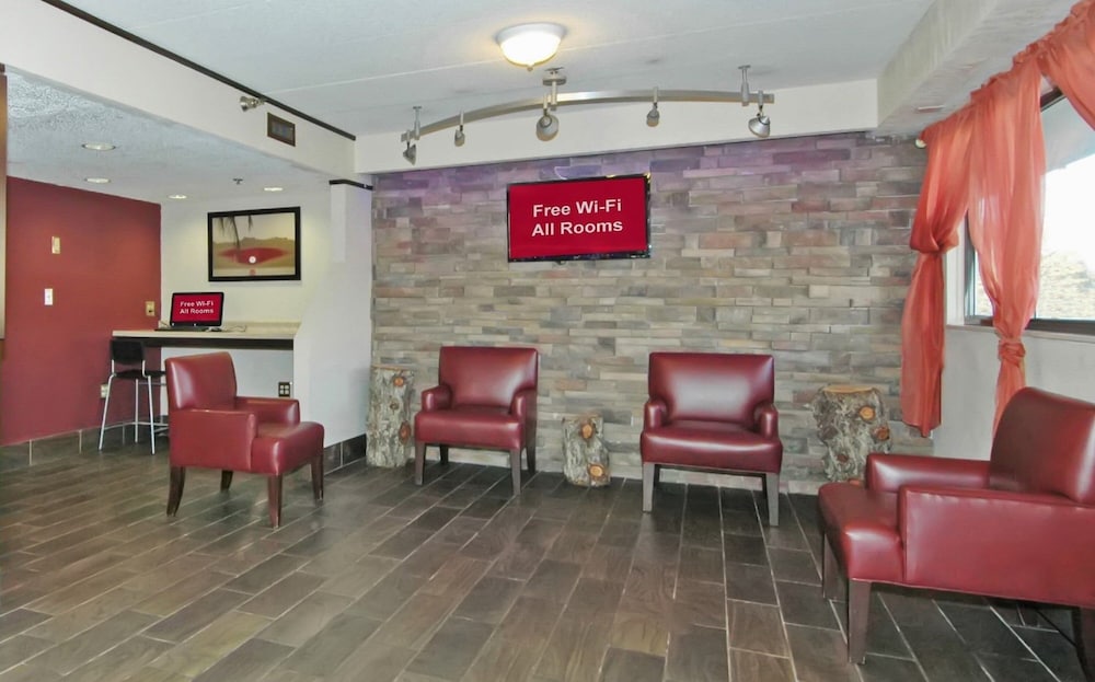 Lobby lounge, Red Roof Inn PLUS+ Chicago - Hoffman Estates