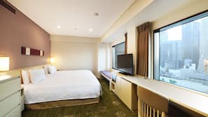 Premium bedding, down duvet, in-room safe, desk