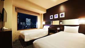 Premium bedding, down duvet, in-room safe, desk