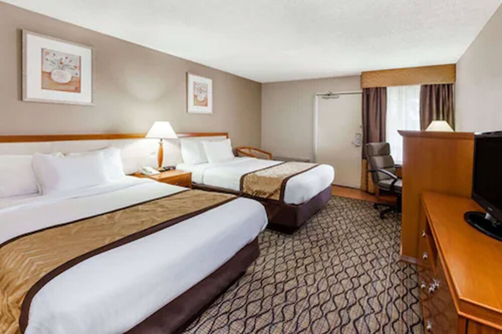 Room, Baymont by Wyndham Auburn Hills