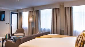 Premium bedding, free minibar, in-room safe, desk