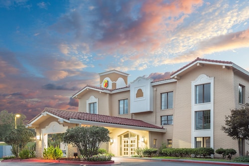 Six Flags Over Georgia Hotels Find Hotel Super 8 By Wyndham Austell Six Flags