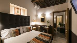 Minibar, una cassaforte in camera, una scrivania, ferro/asse da stiro