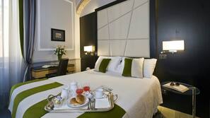 Minibar, una cassaforte in camera, una scrivania, ferro/asse da stiro