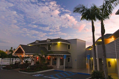 Pet Friendly Hotels In Pismo Beach Dog From 76 Pismo Lighthouse Suites