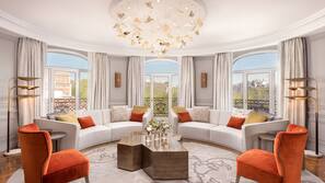 Luxe beddengoed, pillowtop-bedden, een minibar, een kluis op de kamer
