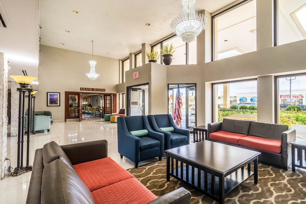 Lobby, Comfort Inn Convention Center - Chicago O'hare Airport