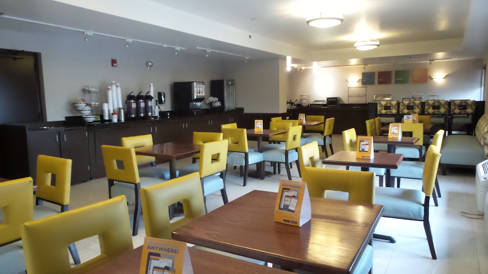 Breakfast area, Comfort Inn Convention Center - Chicago O'hare Airport