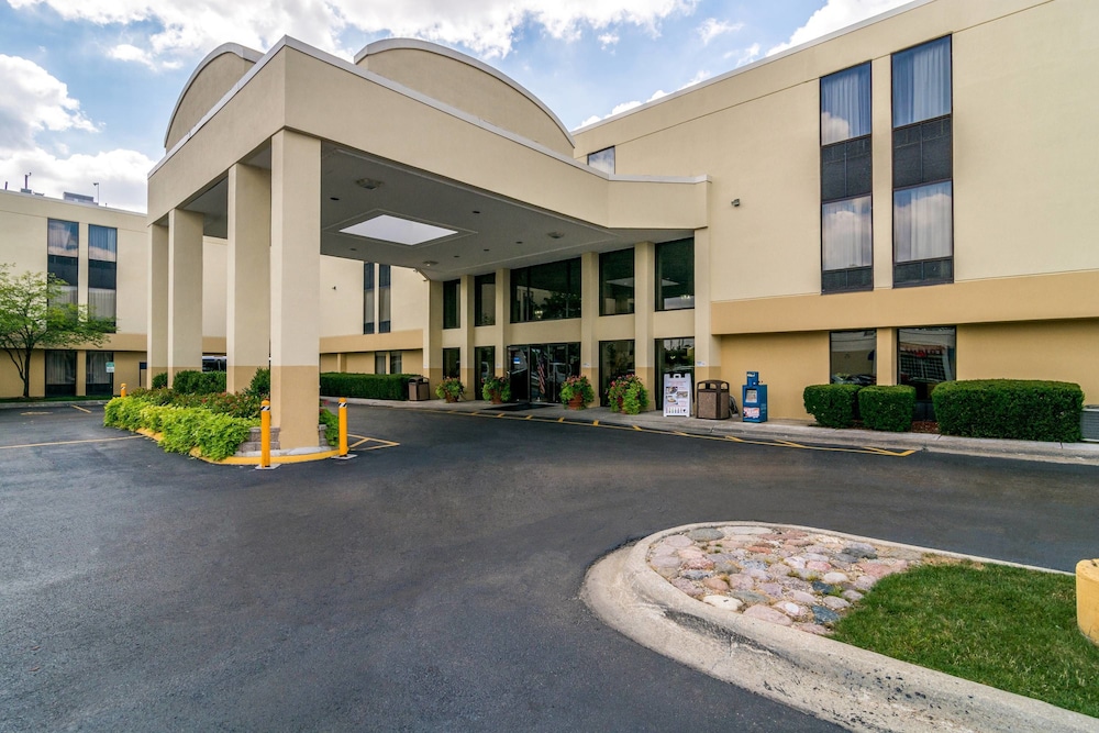 Front of property, Comfort Inn Convention Center - Chicago O'hare Airport