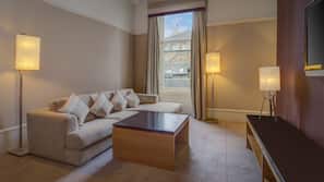 Desk, laptop workspace, iron/ironing board, free WiFi