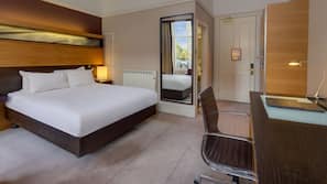 Desk, laptop workspace, iron/ironing board, free WiFi