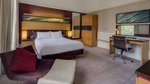 Desk, laptop workspace, iron/ironing board, free WiFi