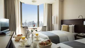 1 bedroom, premium bedding, down comforters, in-room safe