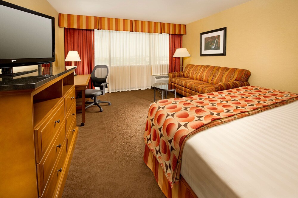 Drury Inn & Suites Phoenix Airport