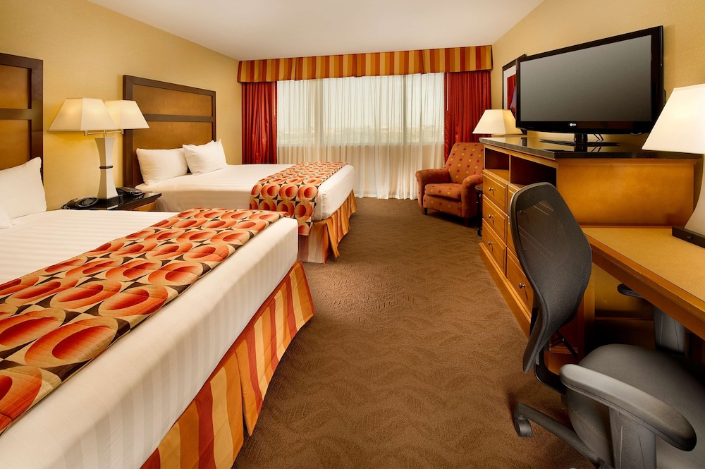 Drury Inn & Suites Phoenix Airport