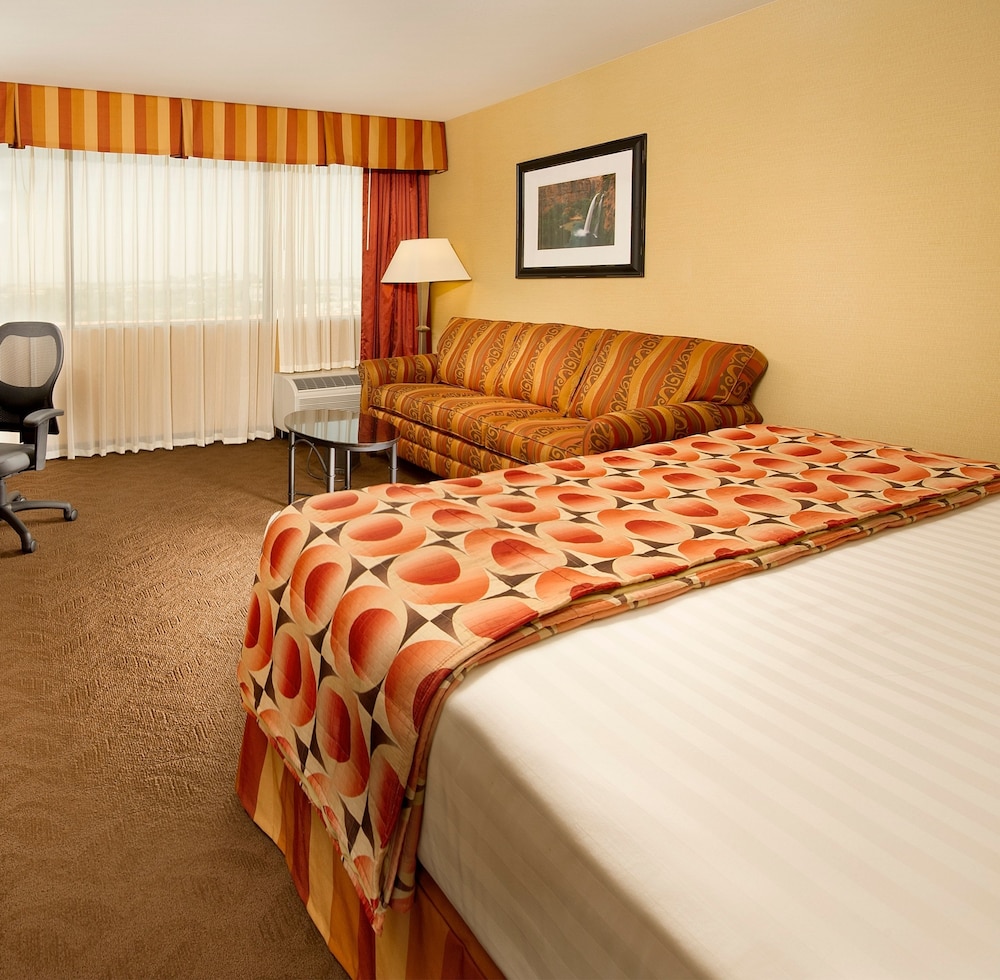 Drury Inn & Suites Phoenix Airport