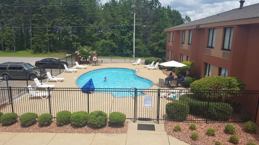 Terrace/patio, Rodeway Inn Tuscaloosa near University