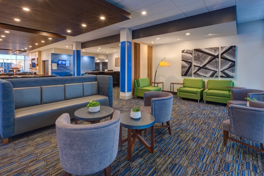 Lobby lounge, Holiday Inn Express And Suites Eau Claire West I-94, an IHG Hotel