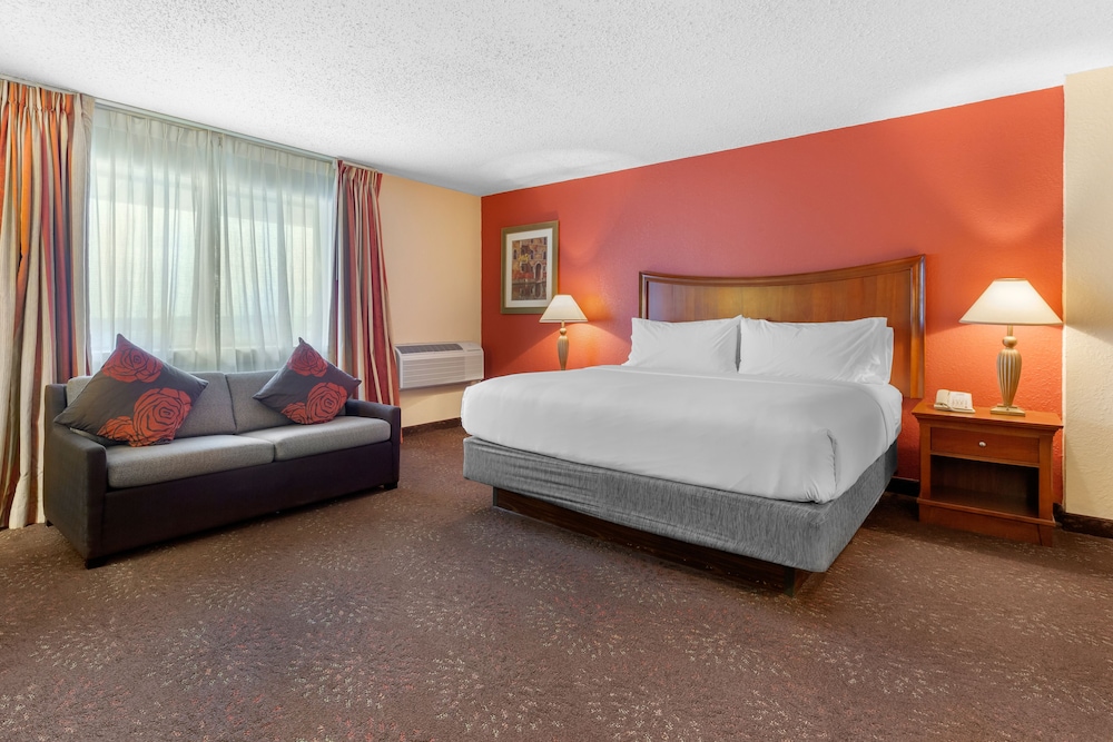 Holiday Inn Express Chicago-Downers Grove, an IHG Hotel