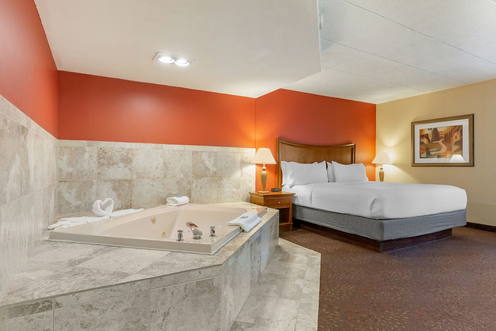 Holiday Inn Express Chicago-Downers Grove, an IHG Hotel