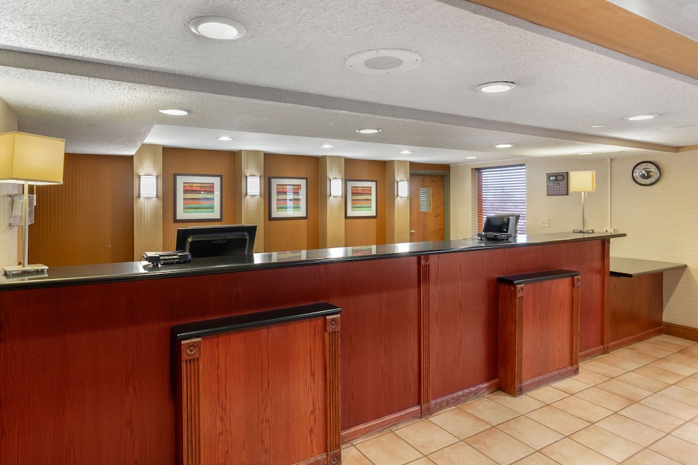 Holiday Inn Express Chicago-Downers Grove, an IHG Hotel