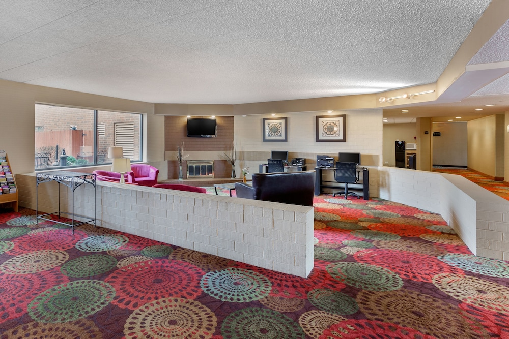 Holiday Inn Express Chicago-Downers Grove, an IHG Hotel