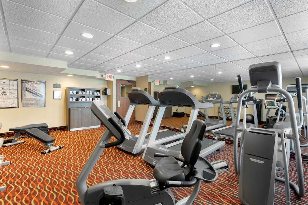 Holiday Inn Express Chicago-Downers Grove, an IHG Hotel