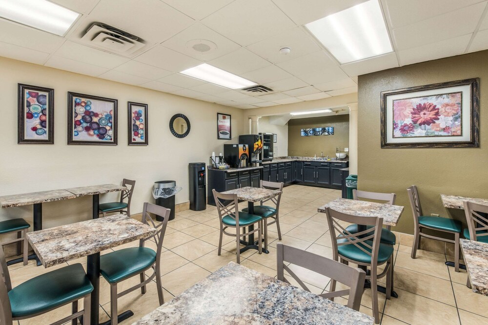 Breakfast area, Econo Lodge Salisbury