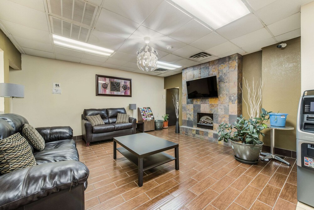 Lobby, Econo Lodge Salisbury