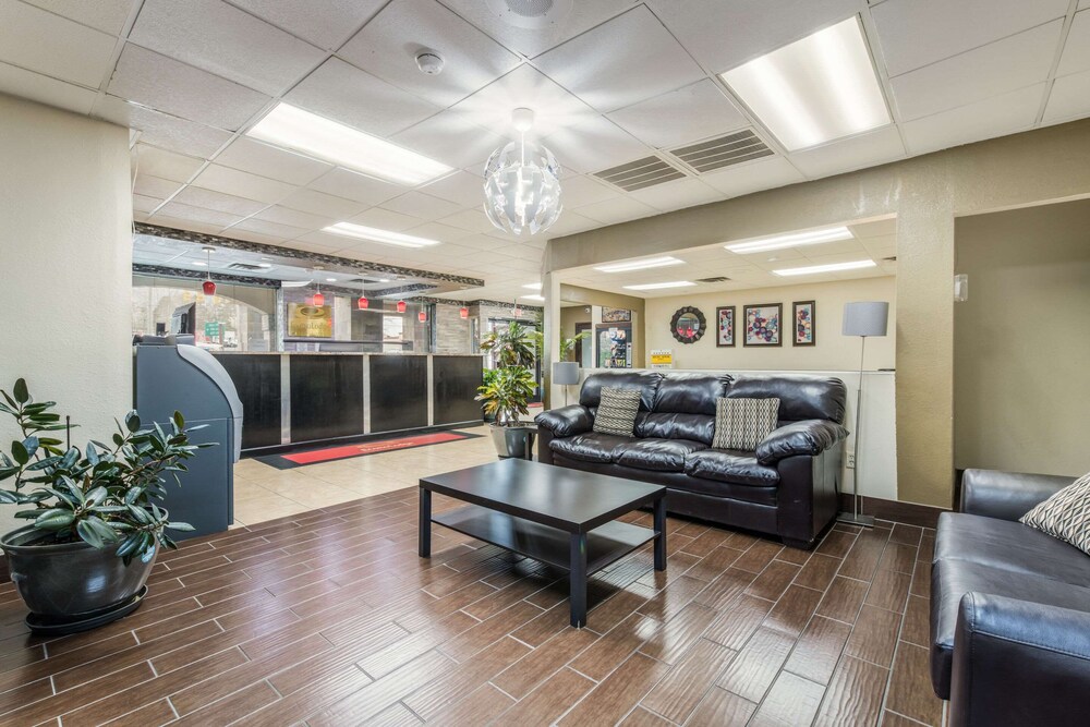 Lobby, Econo Lodge Salisbury