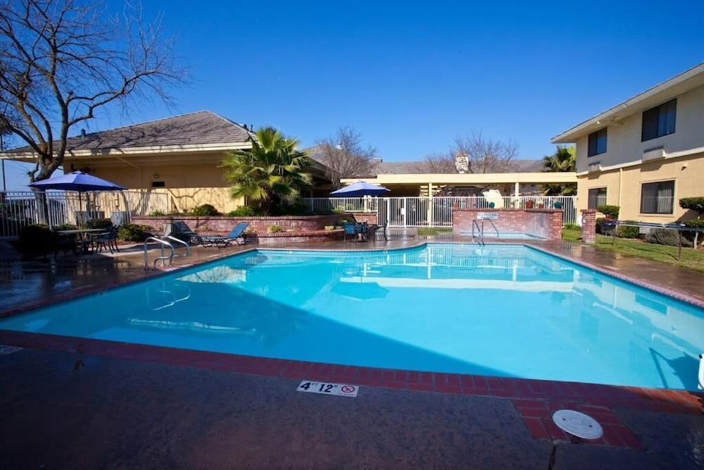 hotels in modesto ca on sisk road