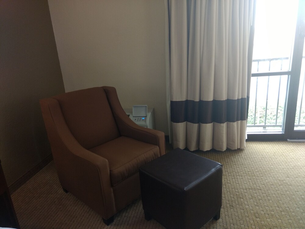 Room, Comfort Inn & Suites near Danville Mall