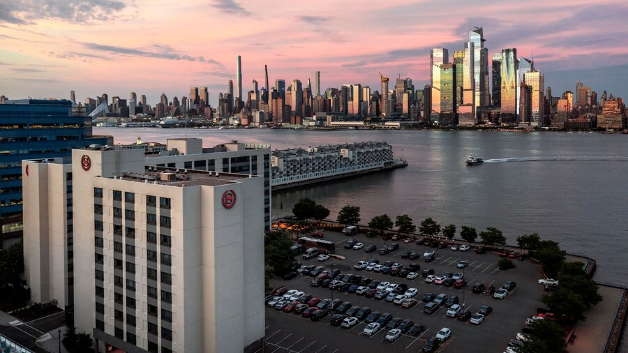 Sheraton Lincoln Harbor Hotel