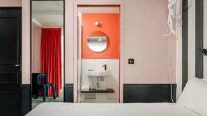 Minibar, coffres-forts dans les chambres, bureau, chambres insonorisées
