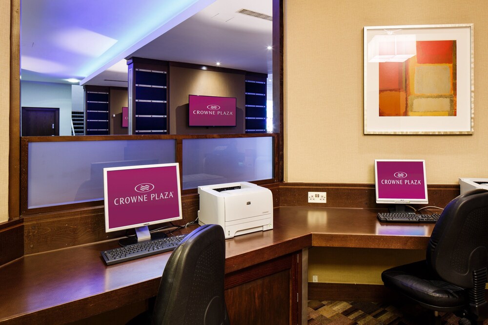 Crowne Plaza London- Gatwick Airport, an IHG Hotel